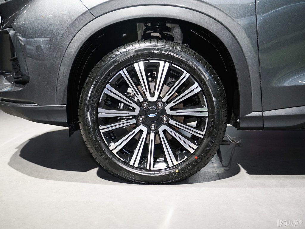 星際灰長(zhǎng)安歐尚X5車身外觀圖片