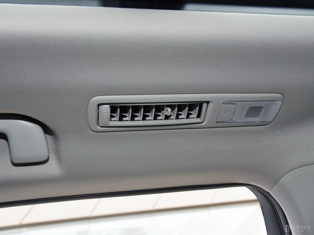 鉑金珍珠白漢蘭達車廂內(nèi)飾圖片