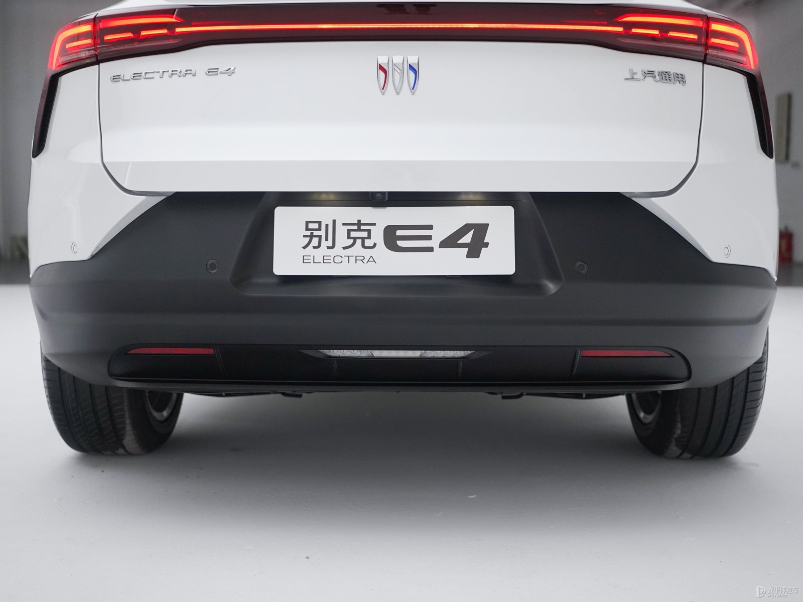 別克E4外觀高清大圖