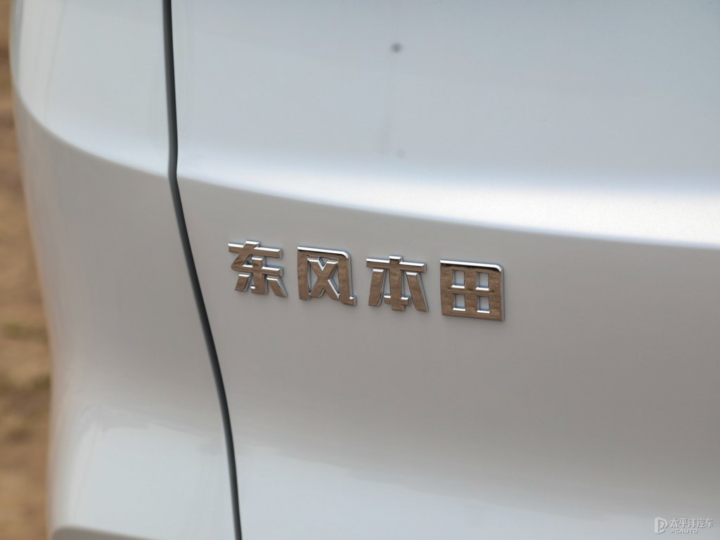 皓月白本田CR-V車尾外觀圖片