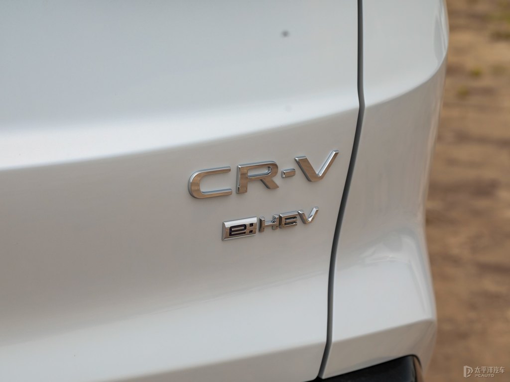 皓月白本田CR-V車尾外觀圖片