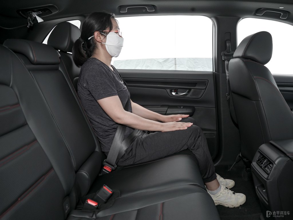 皓月白本田CR-V駕乘空間空間圖片