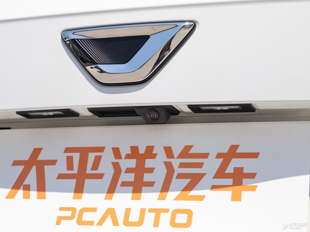 極地白捷達(dá)VS7車尾外觀圖片