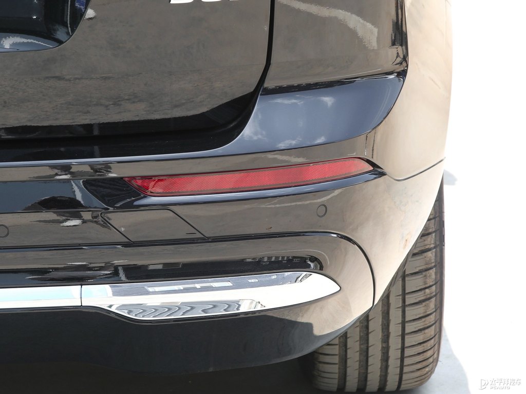 瑪瑙黑沃爾沃XC60車尾外觀圖片
