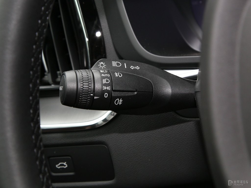 瑪瑙黑沃爾沃XC60中控內(nèi)飾圖片