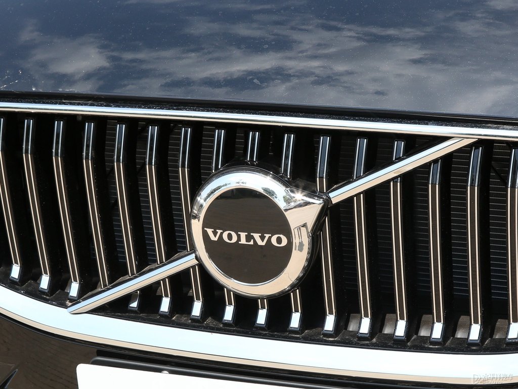 瑪瑙黑沃爾沃XC60車頭外觀圖片