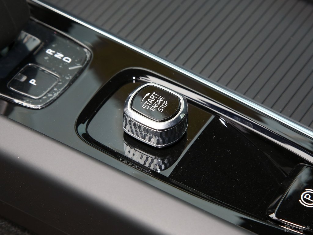 瑪瑙黑沃爾沃XC60中控內(nèi)飾圖片