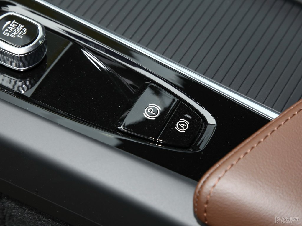 瑪瑙黑沃爾沃XC60中控內(nèi)飾圖片