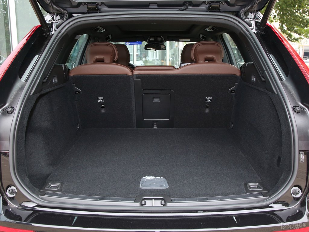 瑪瑙黑沃爾沃XC60后備廂空間圖片