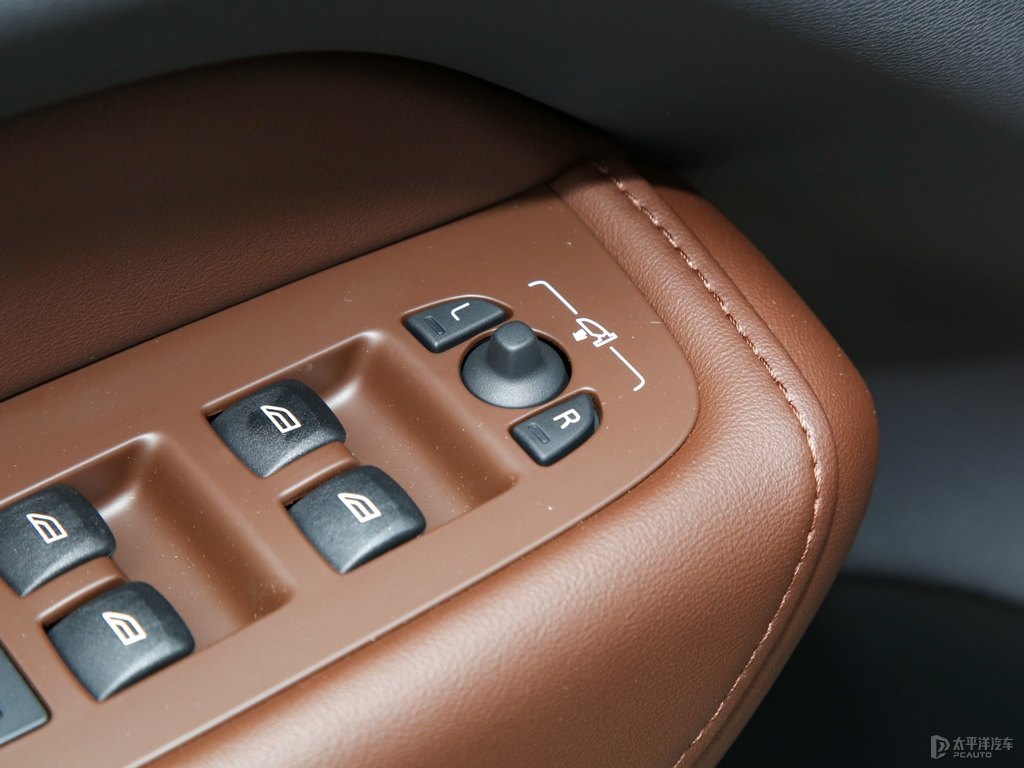 瑪瑙黑沃爾沃XC60車廂內飾圖片