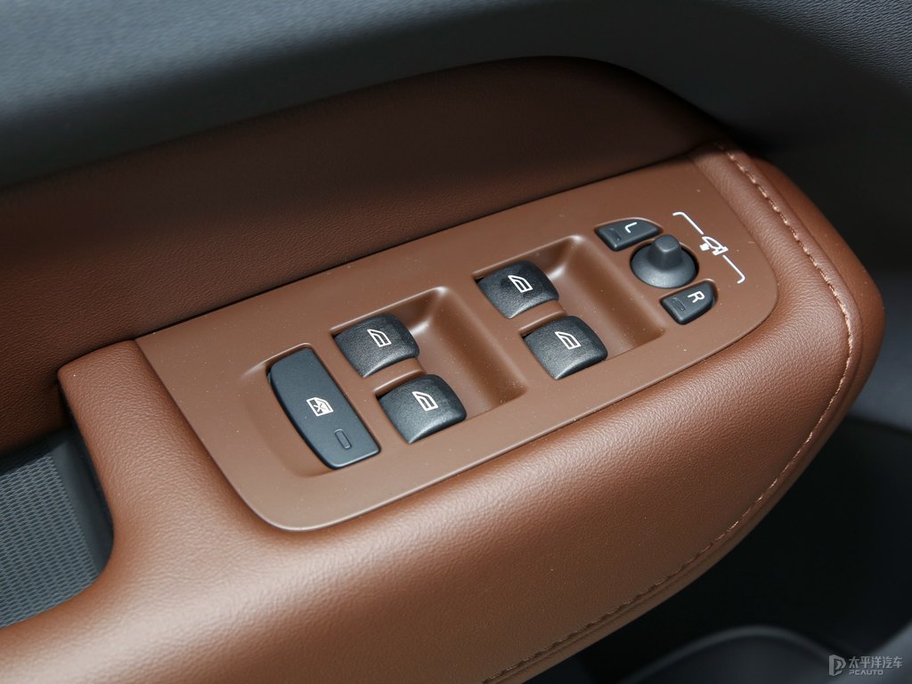 瑪瑙黑沃爾沃XC60車廂內飾圖片