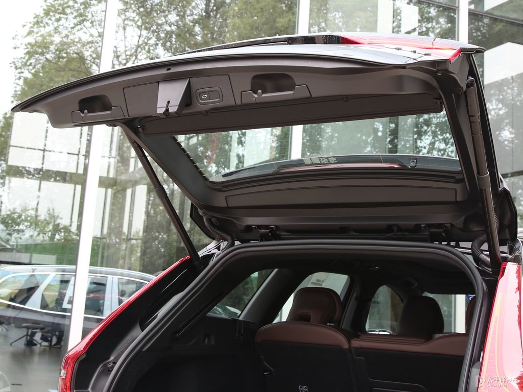 瑪瑙黑沃爾沃XC60后備廂空間圖片