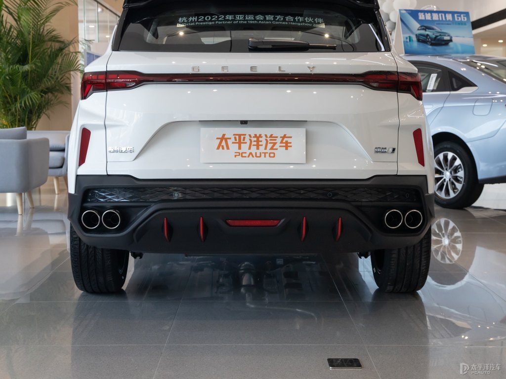 黑色+自信白繽越車尾外觀圖片