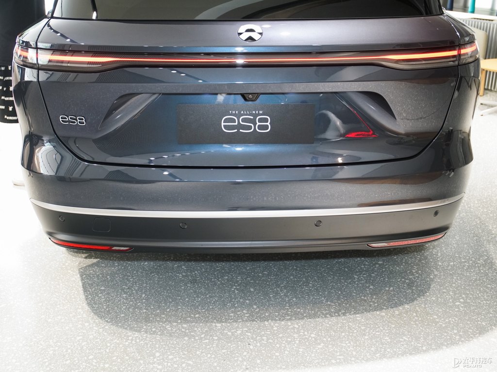 南極星藍(lán)蔚來ES8車尾外觀圖片