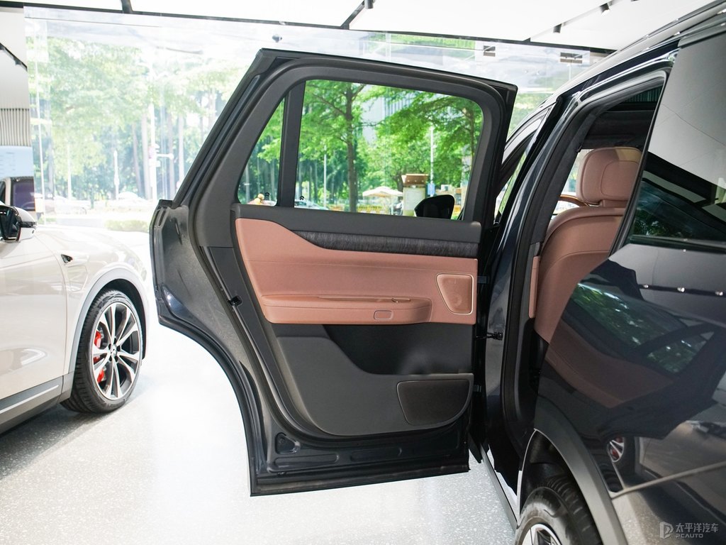 南極星藍(lán)蔚來ES8車廂內(nèi)飾圖片
