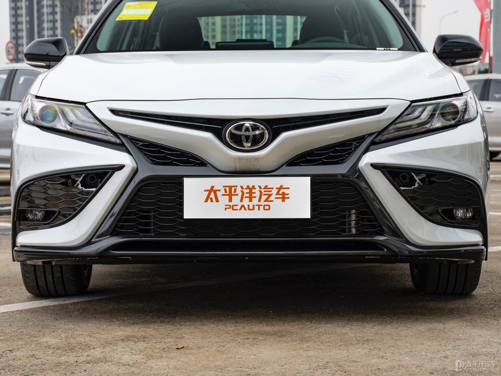 黑色+鉑金珍珠白凱美瑞車(chē)頭外觀圖片