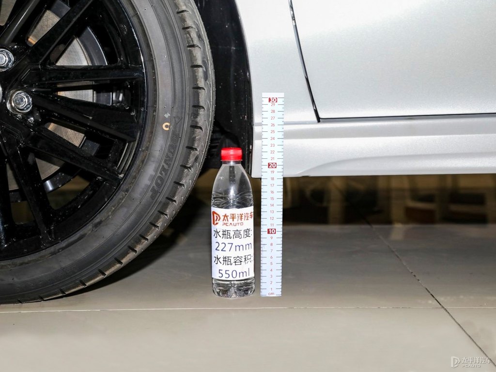 黑色+鉑金珍珠白凱美瑞車身外觀圖片