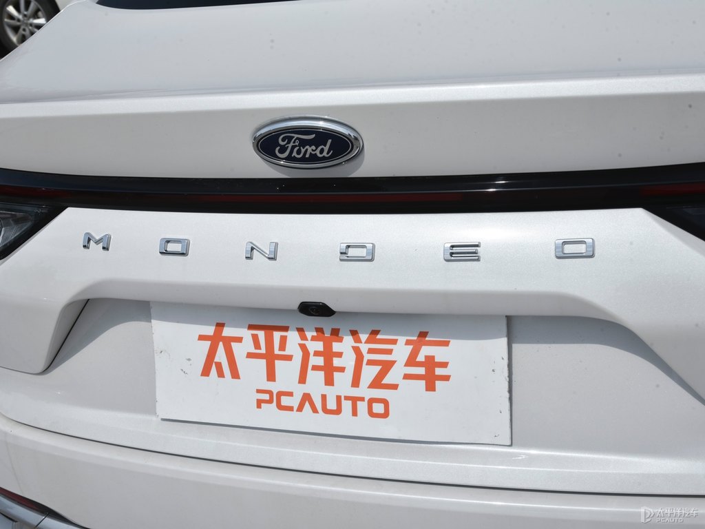 玉盤(pán)白蒙迪歐車(chē)尾外觀圖片