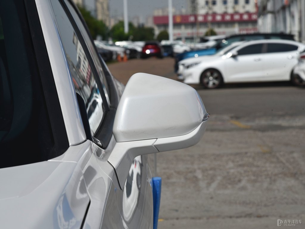 玉盤白蒙迪歐車身外觀圖片