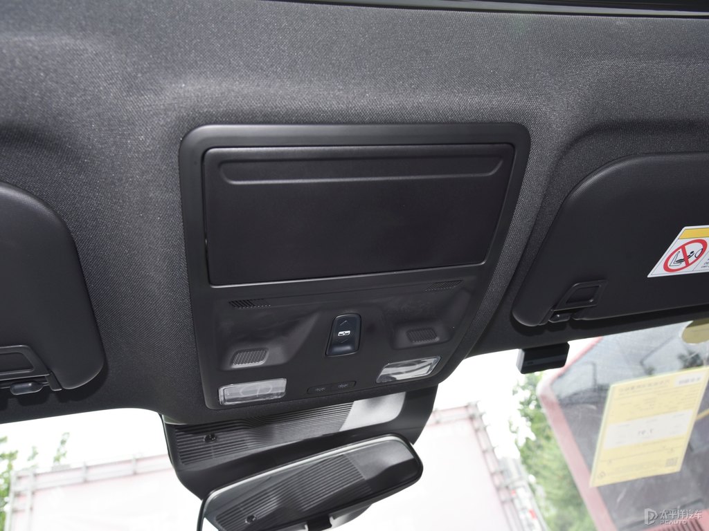 玉盤白蒙迪歐車廂內飾圖片