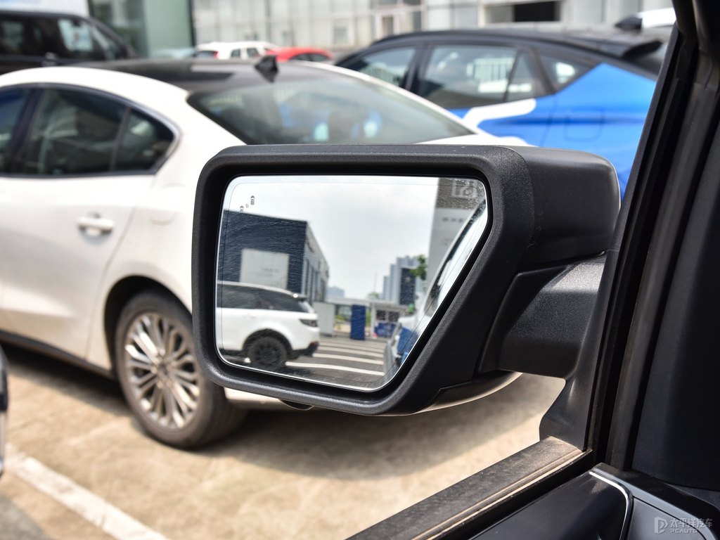 硬核黑福特F-150車身外觀圖片