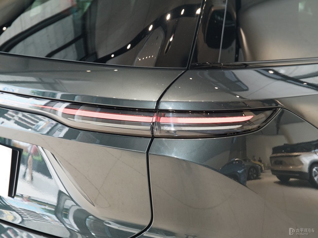 星辰綠蔚來ES8車尾外觀圖片