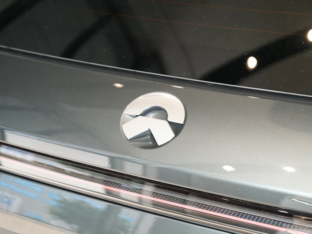 星辰綠蔚來ES8車尾外觀圖片
