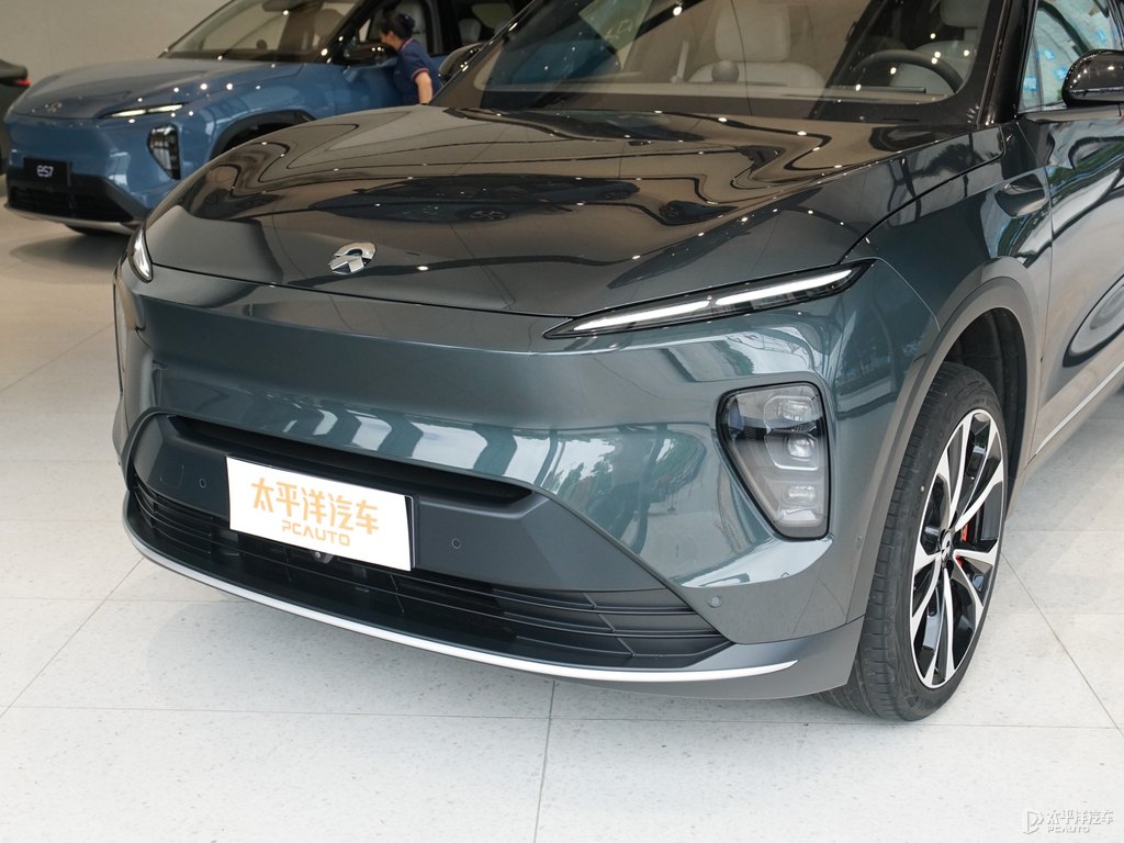 星辰綠蔚來(lái)ES8車(chē)頭外觀圖片