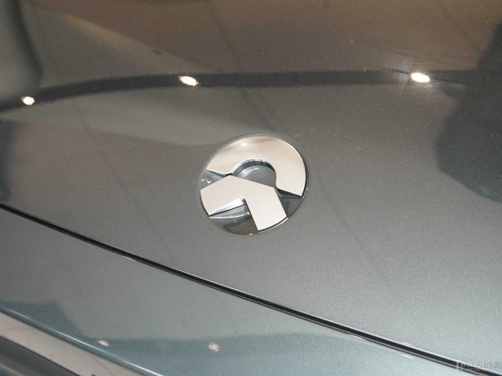星辰綠蔚來ES8車頭外觀圖片