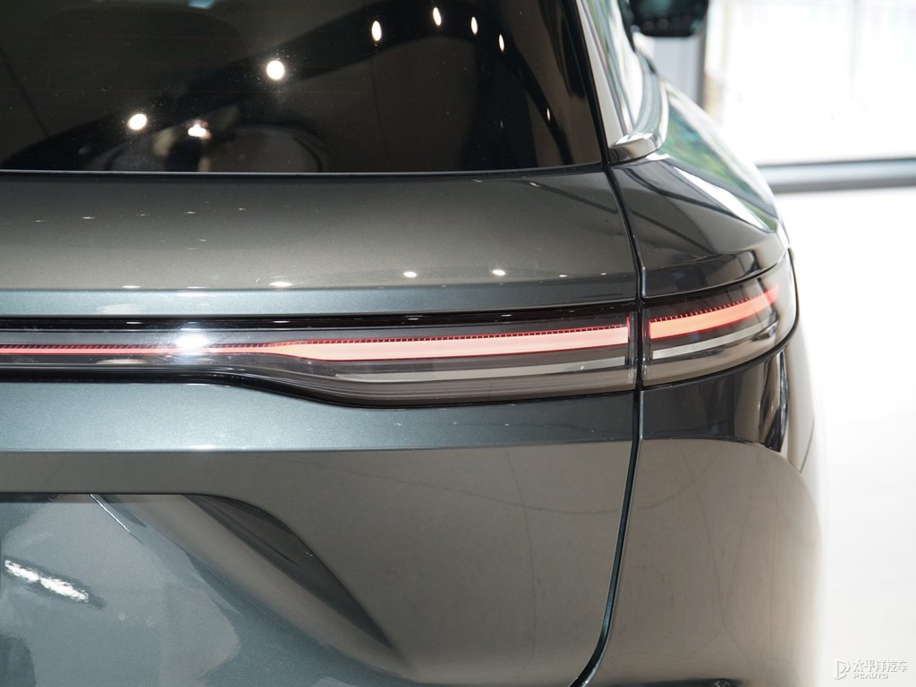 星辰綠蔚來ES8車尾外觀圖片
