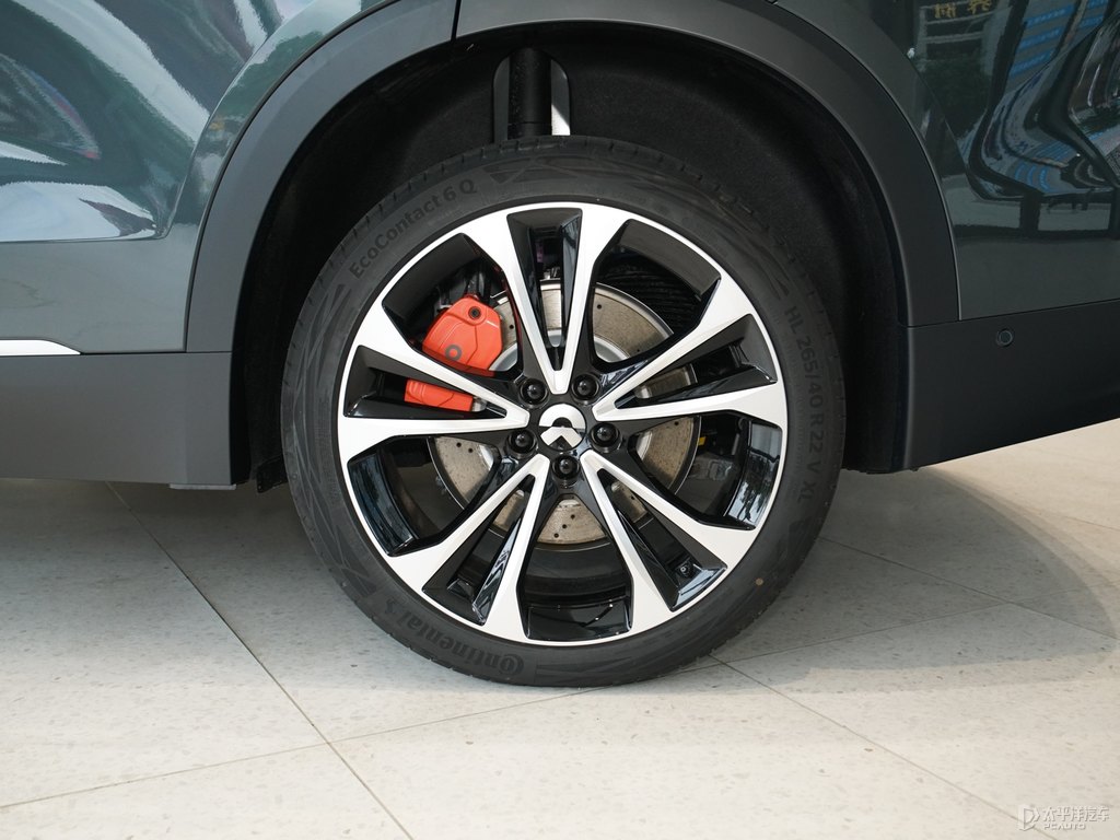 星辰綠蔚來ES8車身外觀圖片