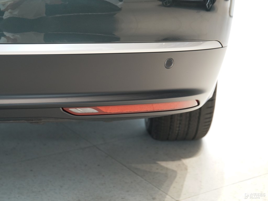 星辰綠蔚來ES8車尾外觀圖片