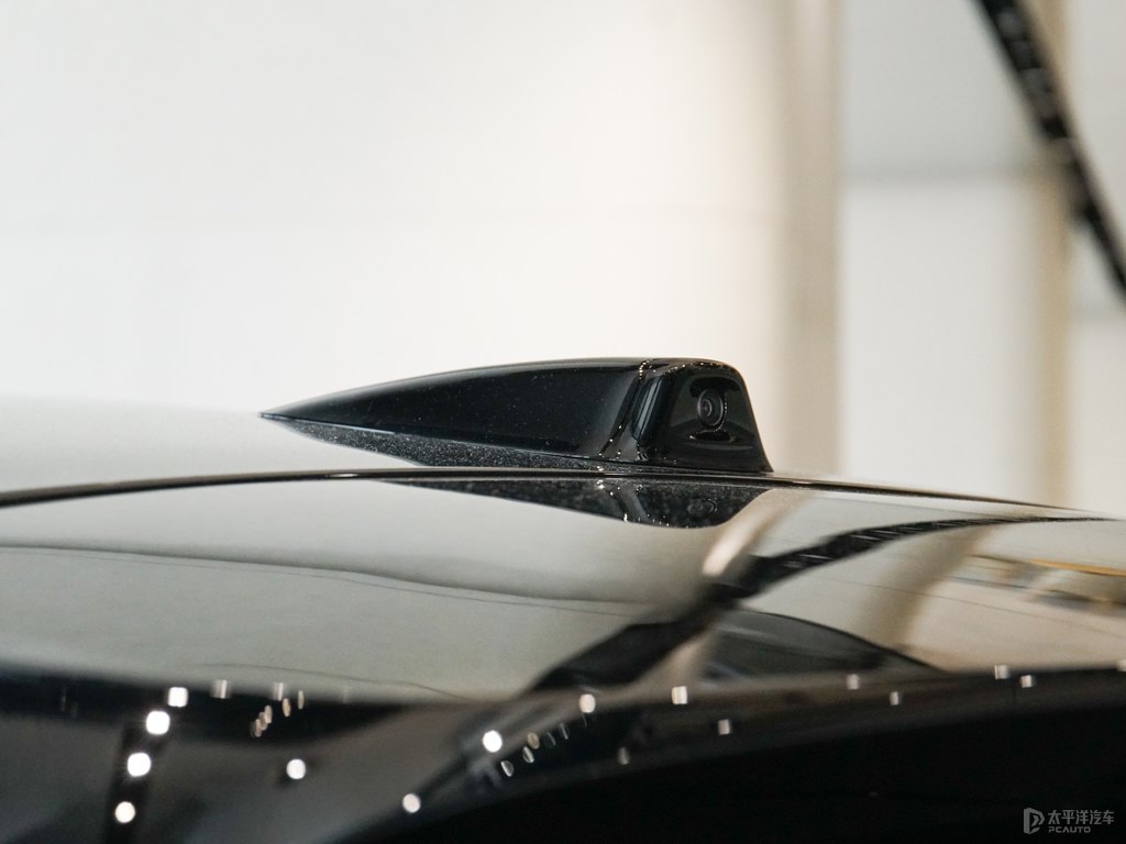 星辰綠蔚來(lái)ES8車(chē)身外觀圖片