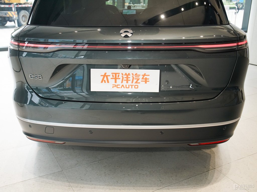 星辰綠蔚來ES8車尾外觀圖片