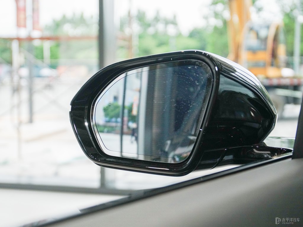 星辰綠蔚來ES8車身外觀圖片
