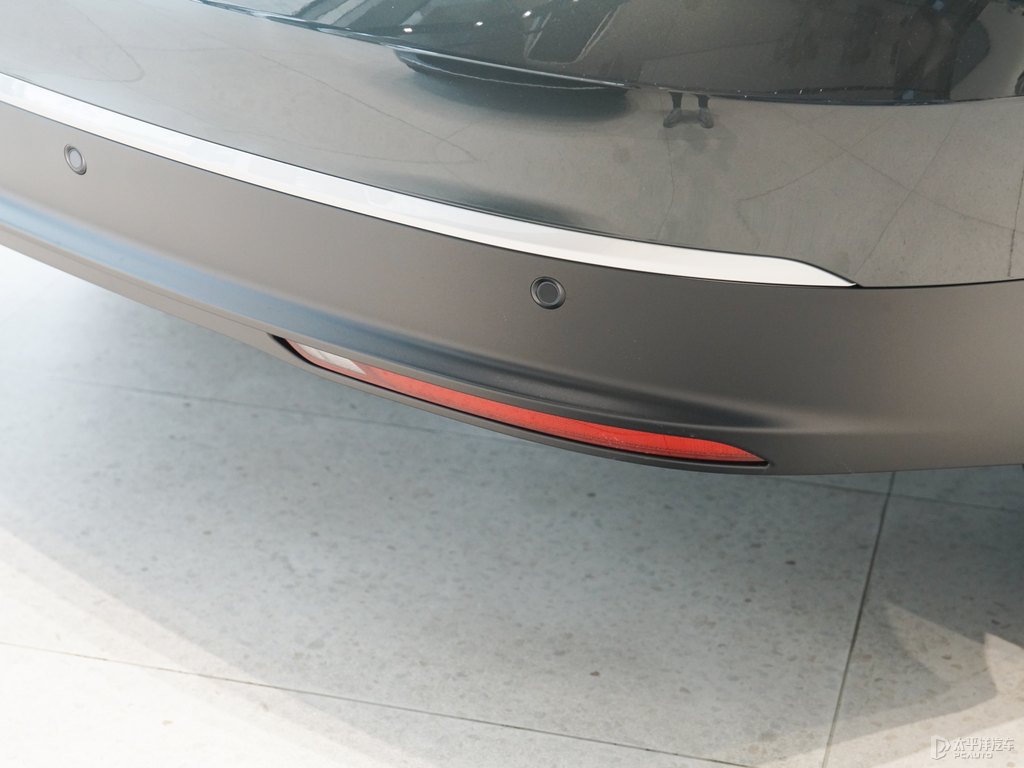 星辰綠蔚來ES8車尾外觀圖片