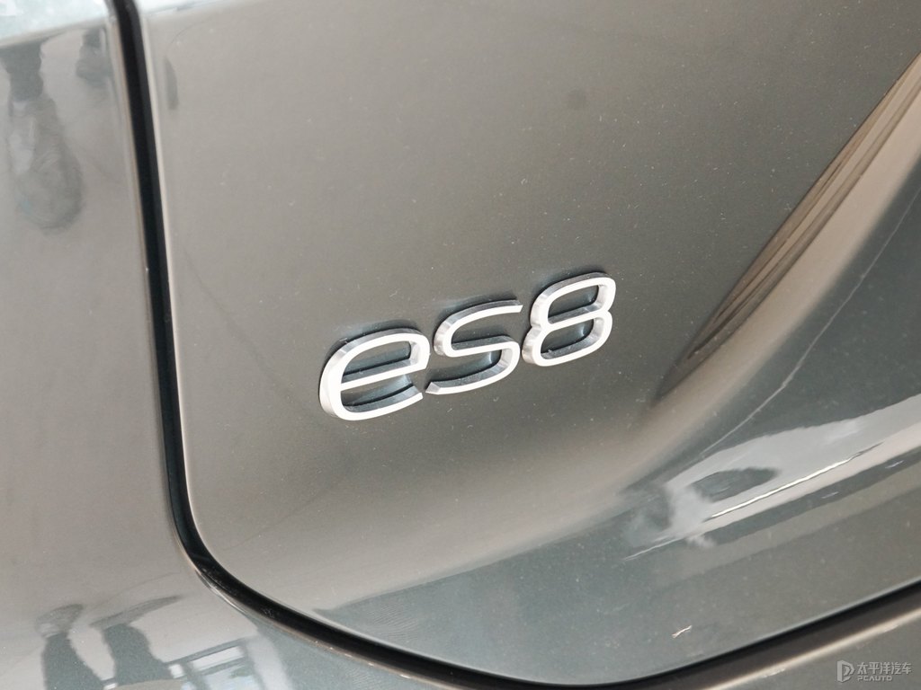 星辰綠蔚來ES8車尾外觀圖片