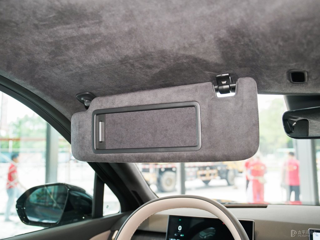 星辰綠蔚來ES8車廂內(nèi)飾圖片