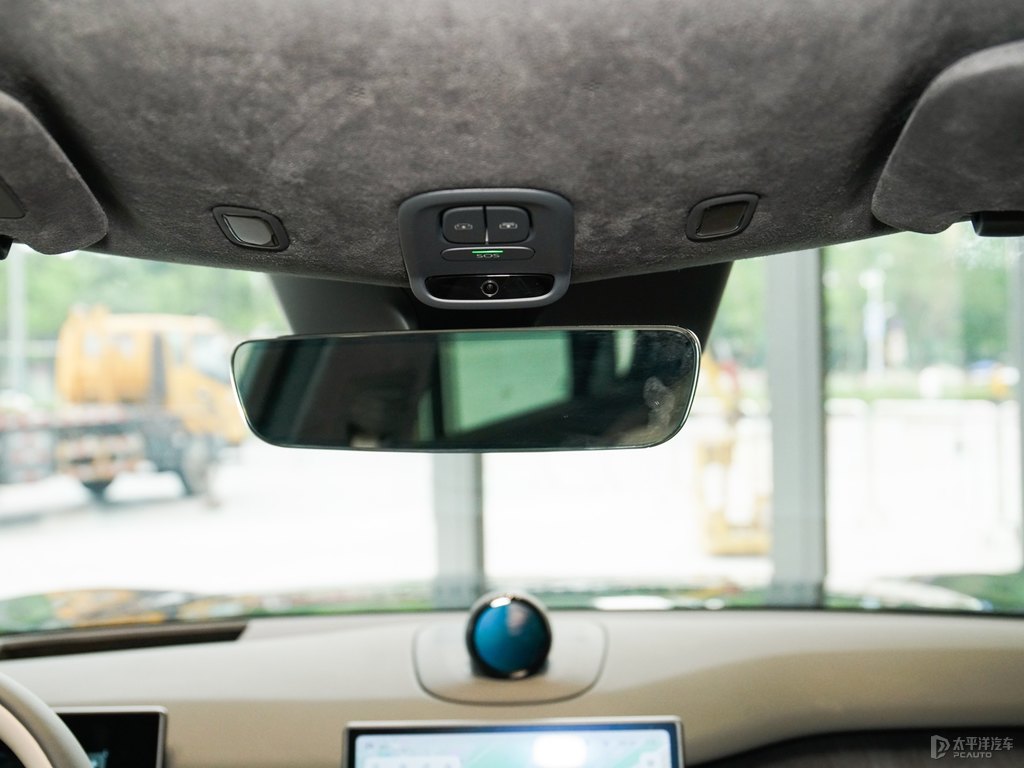 星辰綠蔚來ES8車廂內(nèi)飾圖片