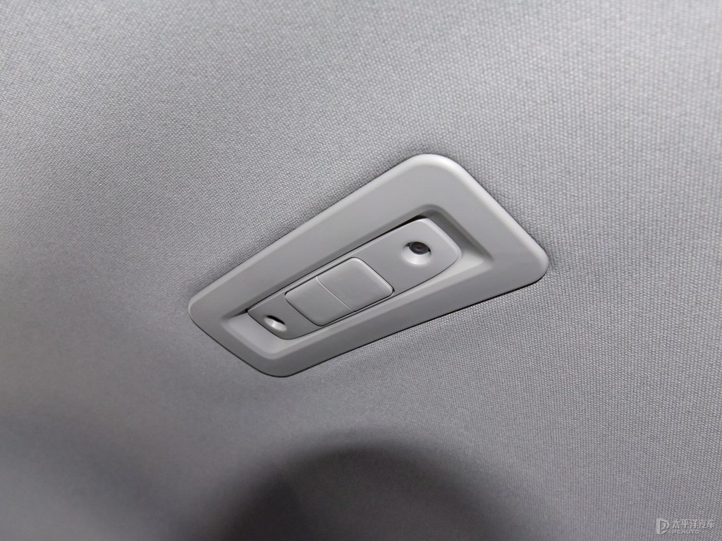 鉑金珍珠白豐田C-HR車廂內(nèi)飾圖片