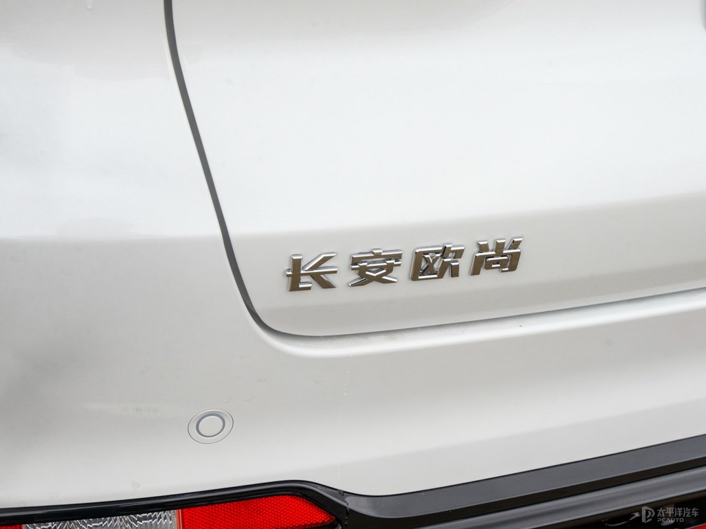 鋒芒白長安歐尚X5車尾外觀圖片