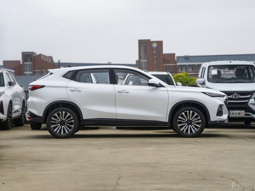 鋒芒白長(zhǎng)安歐尚X5整車外觀外觀圖片