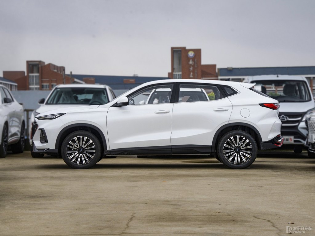 鋒芒白長(zhǎng)安歐尚X5整車(chē)外觀外觀圖片