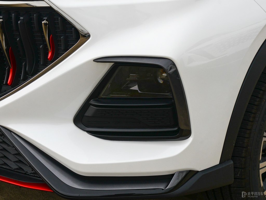 鋒芒白長(zhǎng)安歐尚X5車頭外觀圖片