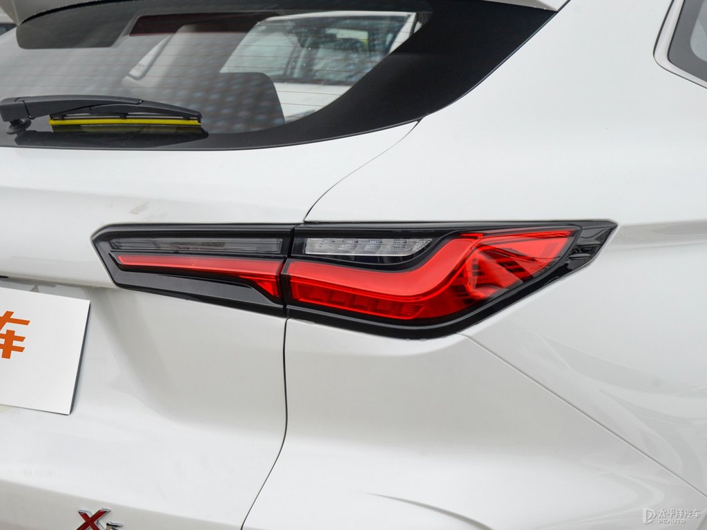 鋒芒白長安歐尚X5車尾外觀圖片