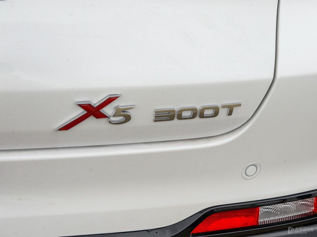 鋒芒白長安歐尚X5車尾外觀圖片