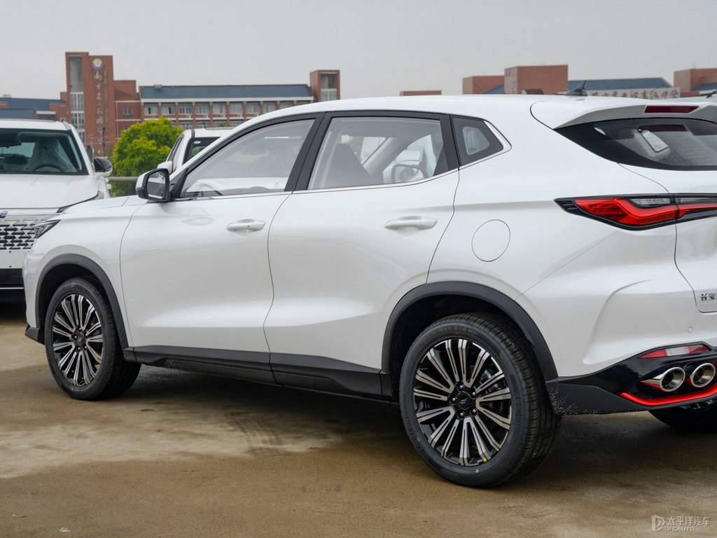 鋒芒白長安歐尚X5車身外觀圖片