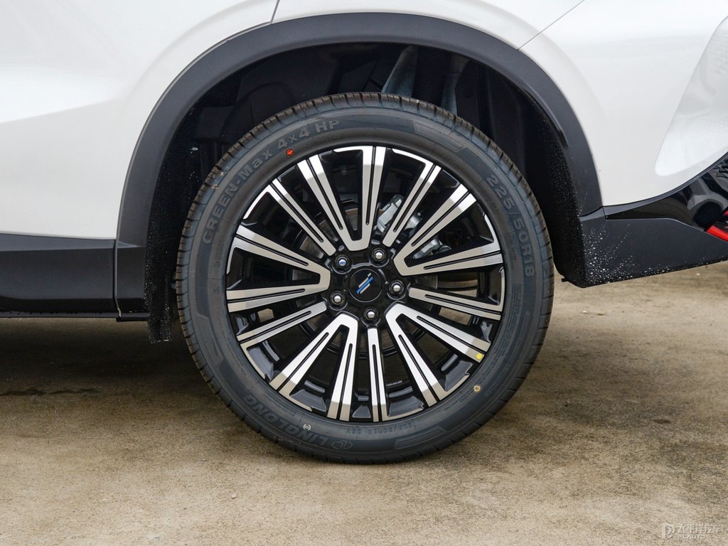 鋒芒白長安歐尚X5車身外觀圖片