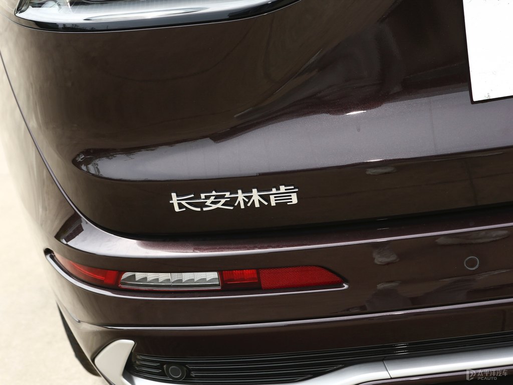 車厘子紅冒險家車尾外觀圖片