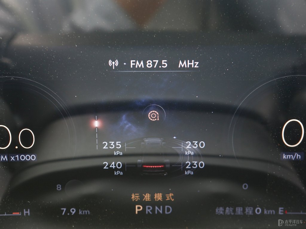 車厘子紅冒險家中控內(nèi)飾圖片